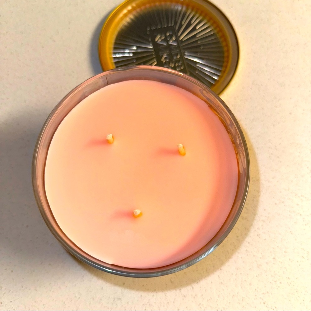 Yankee Candle Tangerine & Vanilla 18 oz 3 Wick Large Scented Gift Holiday - Picture 4 of 7